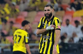 火力拉满！阿夫迪亚&夏普合砍17分，开拓者三节反超比分